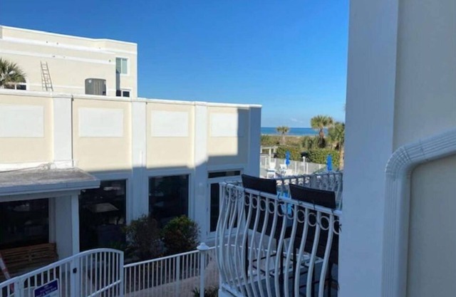Steps to the Beach-1 BD Condo-Excellent Location!