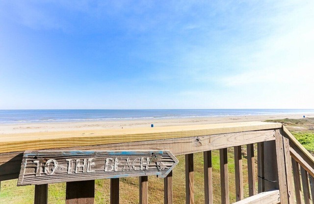 Steps to the Beach-Endless Views, pet friendly
