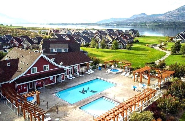 Steps to the Beach! Stunning 3-Bedroom Vacation Home in Prime Location
