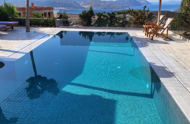 Stergiou Luxury Apartments with shared pool