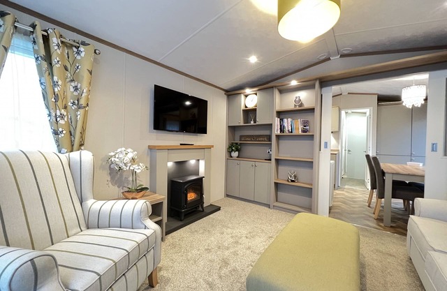 Stewarts Resort Lodge 14 - a lodge that sleeps 5 guests in 3 bedrooms