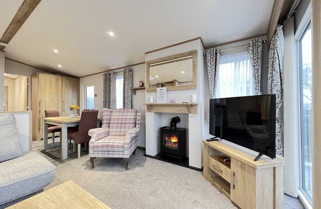 Stewarts Resort Lodge 23 - a lodge that sleeps 6 guests in 3 bedrooms