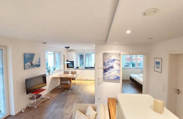 Stilvolle Wohnung in Elbnähe mit Balkon, Parkplatz