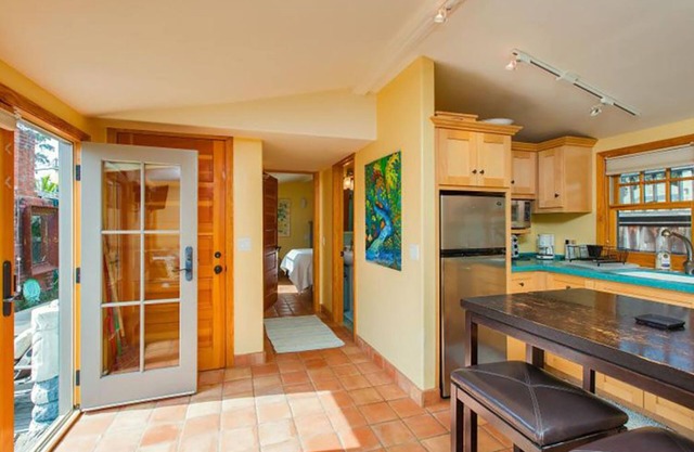 Stinson Beach Vibe - Easy Living w Garden & Outdoors Shower