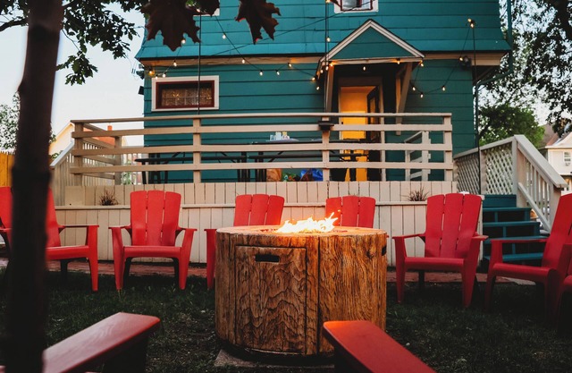 Stocked kitchen | Great for groups | 6 min Uber to Xcel Center and DT St Paul