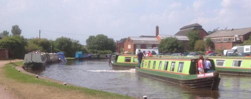 Stone - Boat - Sleeps 6 - Pet Friendly - 85ws