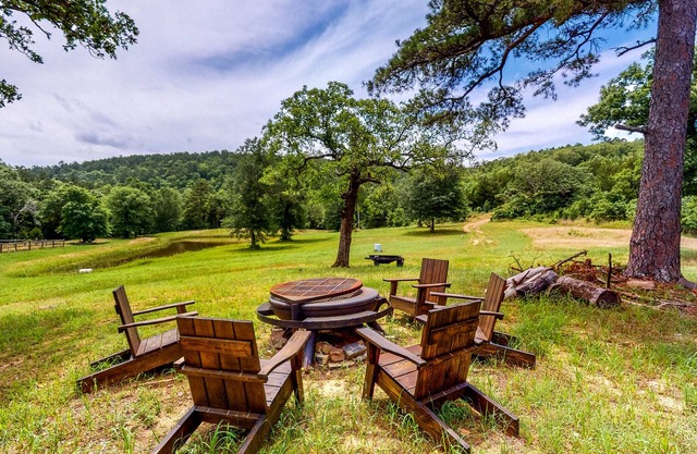 Stone cabin with a pond & water access - firepit, dog-friendly