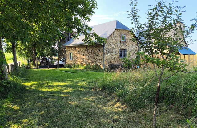 Stone country house 15 minutes from Pau