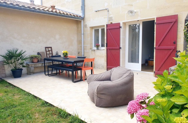 Stone house near Bordeaux. Cycling and hiking trails nearby.