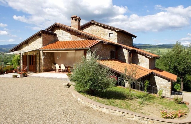Stone villa situated in a panoramic position between Arezzo and Firenze, in the Casentino Valley. Th