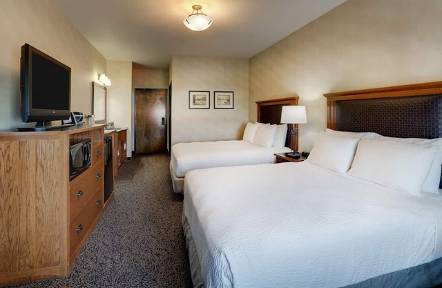 Stoney Creek Sioux, Deluxe 2 Queen Beds, 2 Pools, On-site Parking