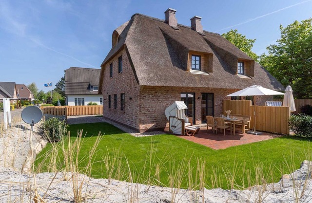Strandhus 1 - beautiful, high-quality thatched house with great facilities!