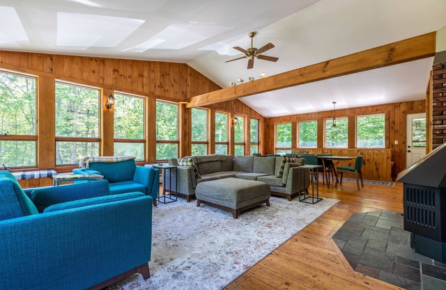 Stratton Chalet with Hot Tub and Golf Simulator