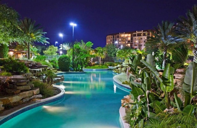 Striking 2BD/2 BA + Pool * Close To Disney Springs