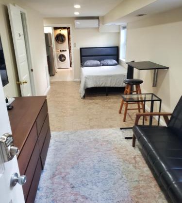 STS - Single Traveler Studio -Black Door