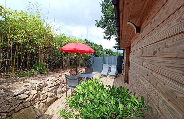 STUDIO 2 PERS. 25 m2 with terrace not overlooked, near beaches, port and village.