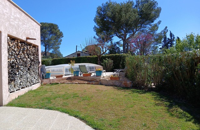 Studio 2 Pers Avec Piscine Classé 3 , Enregistré Sous le n° 83032000133mq