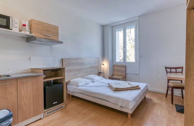 Studio '210' with Shared Pool, Shared Terrace and Wi-Fi