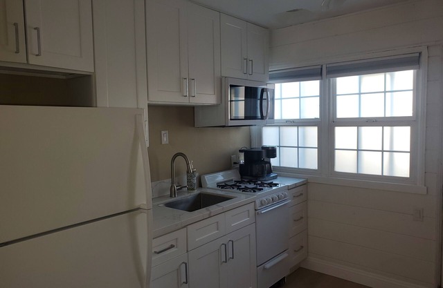 Studio #3 Full-equipped with Boardwalk Patio Access - Oceanfront!