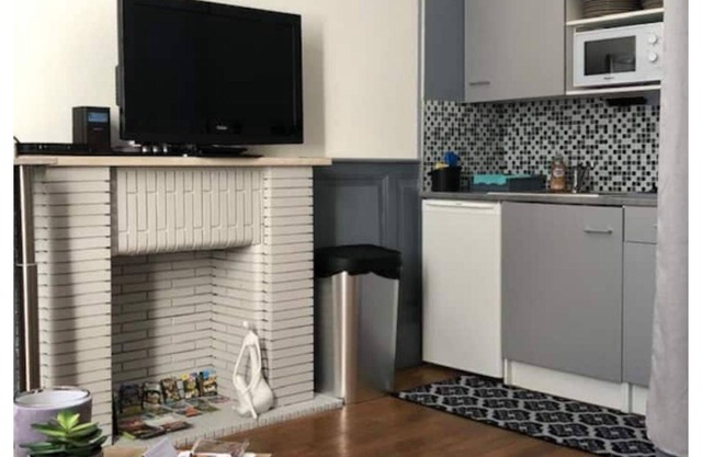 Studio 3 minutes from the city center in a quiet street