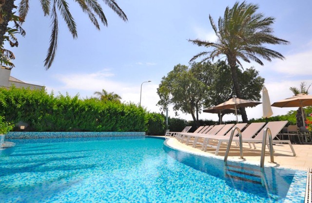 Studio Apartment in Residence with Swimming Pool - Wifi Free