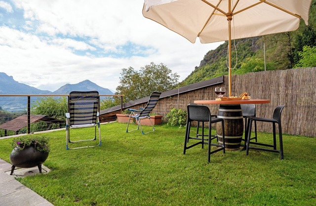 Studio Apartment 'Maso Plocech App Vacanze' with Lake View, Private Garden and Wi-Fi