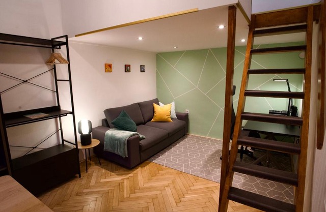 Studio Apartment - 5 min from City Center with AC