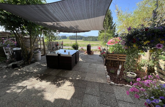 Studio apartment 'Allgäu Pension Ab In Den Süden' with Mountain View, Shared Terrace and Wi-Fi
