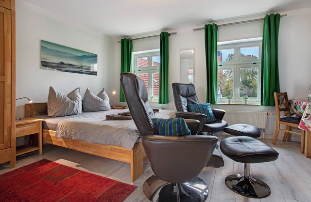 Studio Apartment 'Bäckerhus - Ferienwohnung 3' with Shared Terrace and Garden