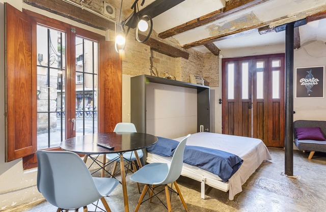 Studio Apartment 'Bajo En El Centro' with Wi-Fi