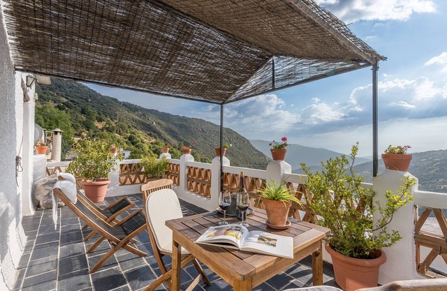 Studio Apartment 'Casa Belmonte' with Sea View, Private Terrace and Wi-Fi