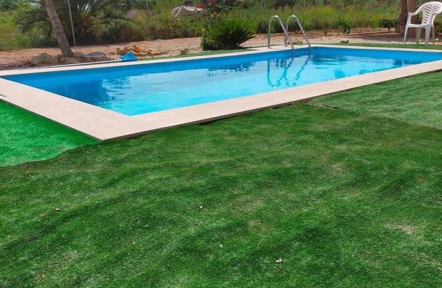 Studio Apartment 'Estudio La Cochera' with Shared Pool, Wi-Fi and Air Conditioning.