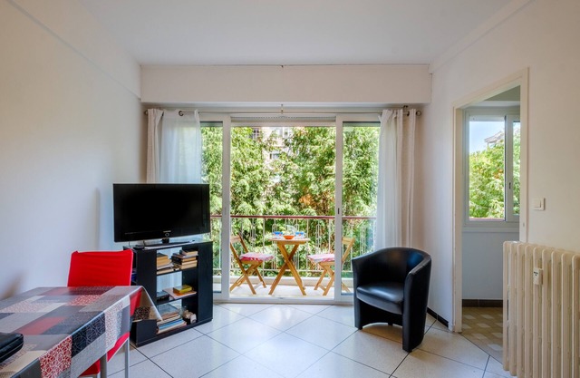 Studio Apartment 'En Bord De Mer' with Balcony and Wi-Fi