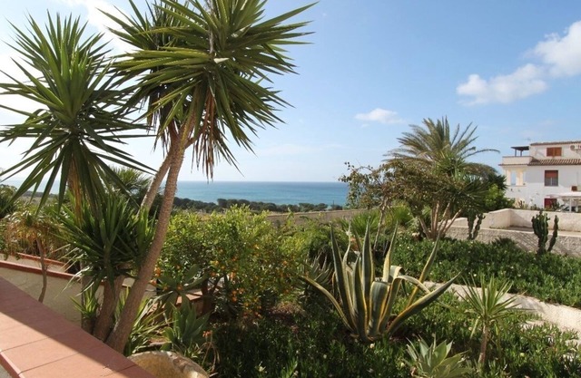 Studio Apartment 'La Vecchia Marina Sul Mare' with Sea View, Wi-Fi and Air Conditioning