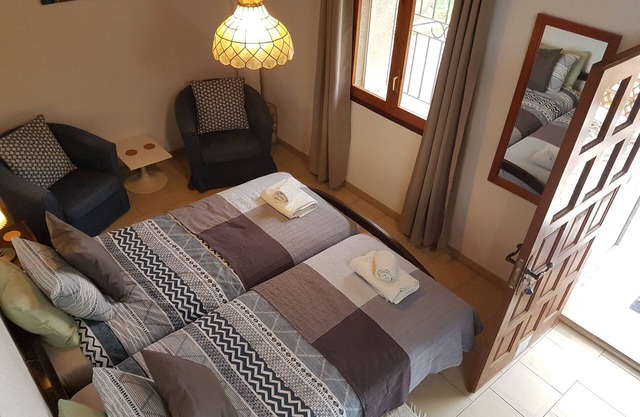 Studio apartment on rural smallholding, 3km from beaches and amenities