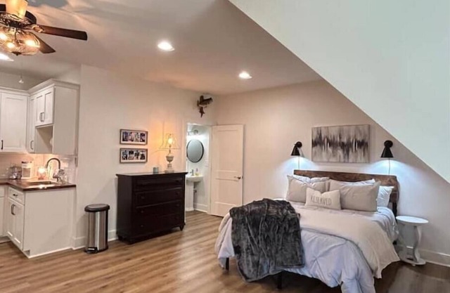 Studio Apartment with Office Space at Lake Guntersville - Scottsboro, AL