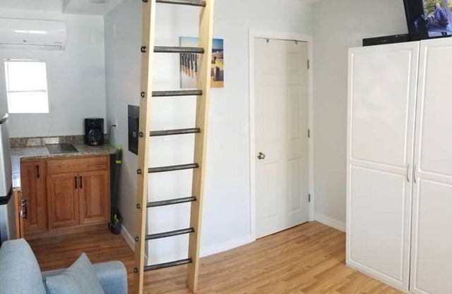 Studio Apt by beach - unit #14