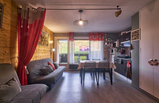 Studio 'At the Foot of the Ski Slopes Collet' with Balcony and Wi-Fi