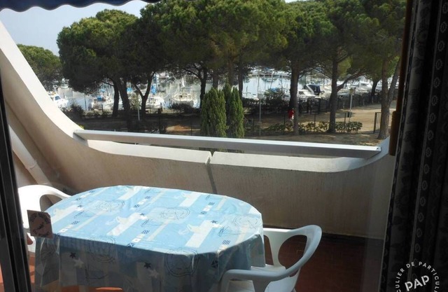 Studio cabin .sleeps 4. PORT VIEW.