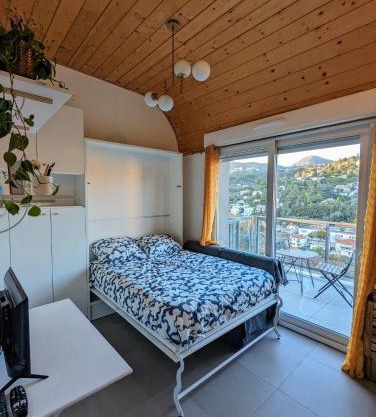 Studio calme avec vue dégagée