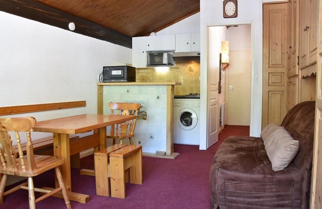 Studio central avec parking et balcon, proche commerces et téléphérique - FR-1-464-151