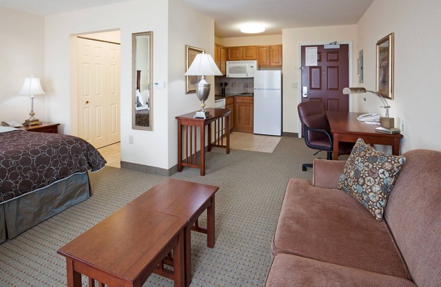 Studio Close to the Airport! | Free Breakfast + Indoor Pool + Hot Tub