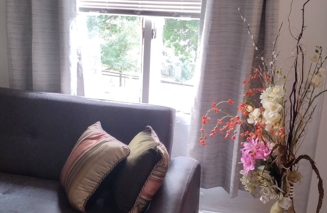 Studio Efficiency Apartment Minutes from downtown Pittsburgh with WiFi