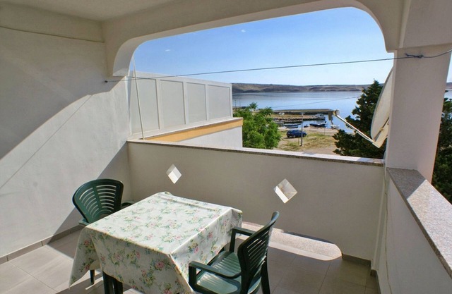 Studio flat near beach Kustići, Pag (AS-4129-c)