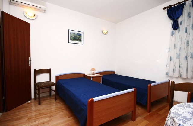 Studio flat with balcony and sea view Nemira, Omiš (AS-4652-b)