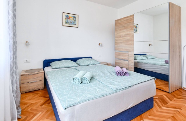 Studio flat with balcony and sea view Supetarska Draga - Donja, Rab (AS-2013-e)