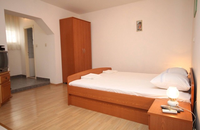 Studio flat with terrace and sea view Makarska (AS-6696-c)