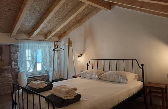 Studio flat with terrace Komiža, Vis (AS-24523-a)
