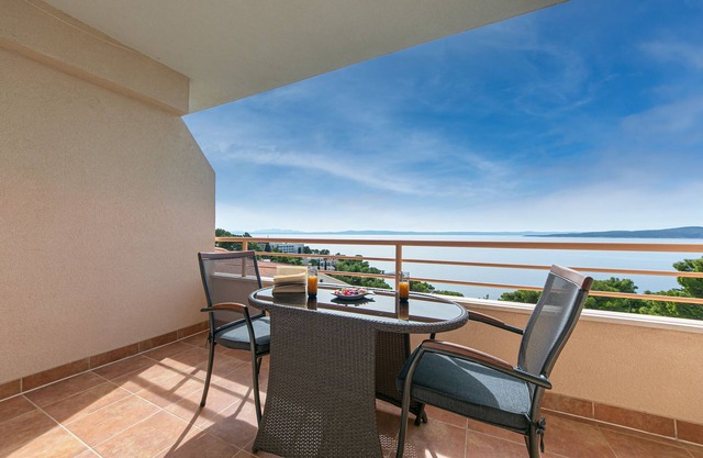 Studio flat with terrace and sea view Brela, Makarska (AS-20066-b)