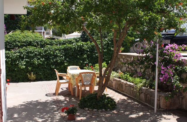 Studio flat with terrace Tisno, Murter (AS-5091-c)